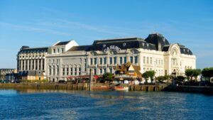 Lire la suite à propos de l’article Pourquoi les Casinos Sont en Bord de Mer : Secrets, Histoire et Stratégies Économiques